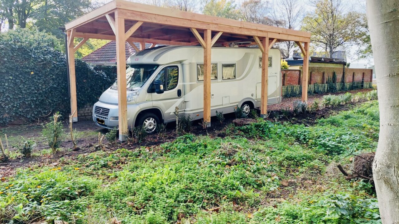 Poppelaars houtontwerp camper carport oprit