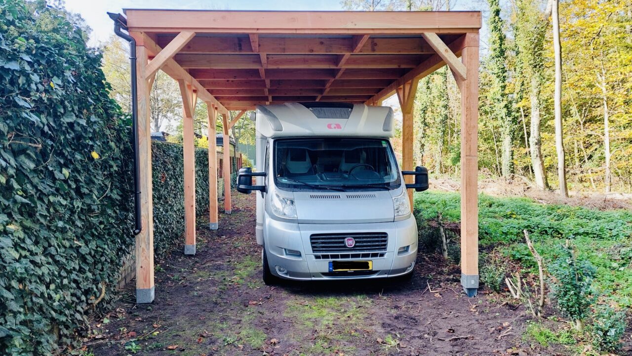 Poppelaars houtontwerp camper carport voorkant